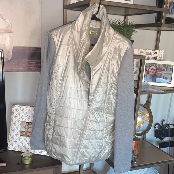 Xersion Jackets & Blazers - Xersion Metallic Cream and Gray Puffer Jacket